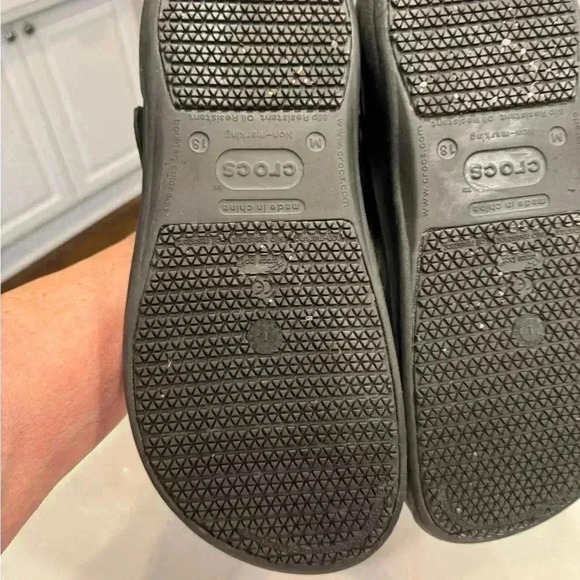 Crocs men’s black slip on shoes. Ankle strap Size 13 perfect condition main image 8